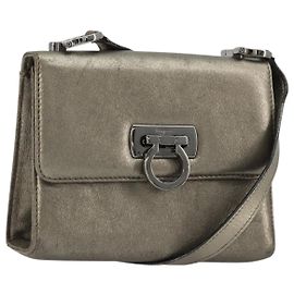 Borsa Gancini in pelle Champagne oro argento Auth YKZ1352A di Salvatore Ferragamo