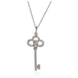Colgante de Llave Corona en Oro Blanco y Diamantes Tiffany & Co.