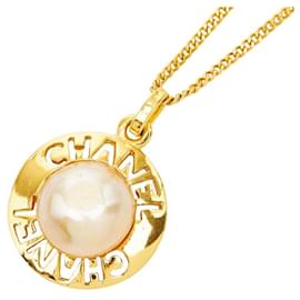 Chanel Goldplattierter Logo-Halskette