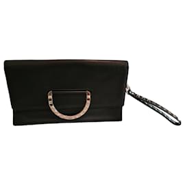 Clutch Valentino Garavani Rockstud em Couro Preto