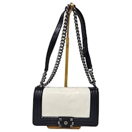 Borsa Boy Medium con Chiusura Chanel Crema/Nera
