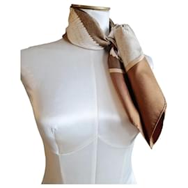 Foulard Hermès "Uccelli Migratori" 90 × 90 cm – seta vintage – ottime condizioni