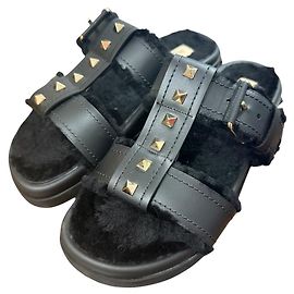 Sandali in shearling Rockstud Valentino Garavani