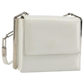 Borsa a spalla a catena Salvatore Ferragamo in pelle verniciata bianca argento Auth 175611A