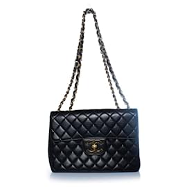 Chanel, Borsa jumbo maxi classica in nero