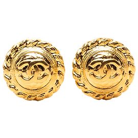 Orecchini rotondi a clip in oro placcato CC dorato di Chanel