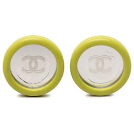 Orecchini a clip rotondi in resina verde CC di Chanel