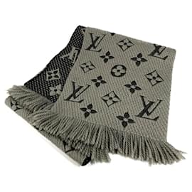 Chal Monograma Louis Vuitton