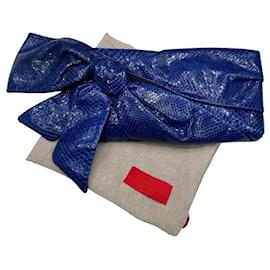 Pochette en agneau imprimé serpent bleu Valentino Garavani, pré-aimée