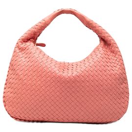 Bottega Veneta Piccola Hobo Intrecciato in Nappa Rosa