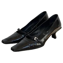 Prada Mary Jane Kitten Heels aus schwarzem Lackleder