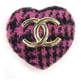 Spilla in tweed a forma di cuore Chanel
