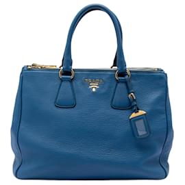Prada Blaue Vitello Daino Doppelzip Umhängetasche