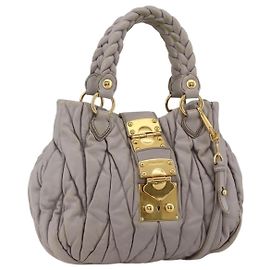 Bolso Miu Miu Matelassé de cuero 2 en 1 púrpura dorado Auth YKZ1155