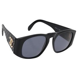 CHANEL Sonnenbrille aus Kunststoff Schwarz CC Auth ka3896A