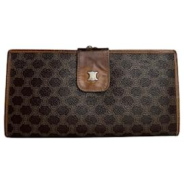 Céline Portafoglio lungo in tela rivestita Monogram Triomphe Macadam di Celine Paris vintage marrone