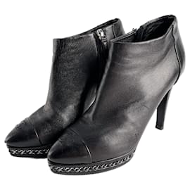 Chanel Botines de plataforma de cuero con cadena adornada CC 110 38,5 Negro
