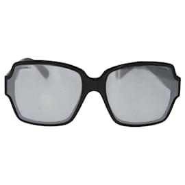 Occhiali da sole in plastica con logo CC di Chanel