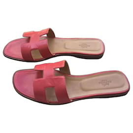 Hermès Oran Sandalen aus Leder rosa