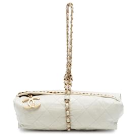 Borsa Baluchon Chanel in pelle di vitello trapuntata bianca Midnight Swim