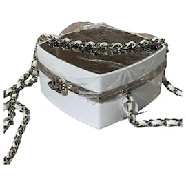 Chanel 21K Kollektion Make-up Tasche aus weißem Lammleder