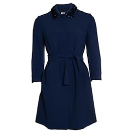 Miu Miu, chaqueta azul con cinturón y cuello de lentejuelas