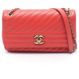 Bolso de hombro de cuero rojo Mademoiselle de Chanel