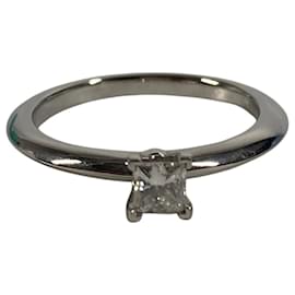 Platinring mit Diamant im Princess-Cut von Tiffany & Co.