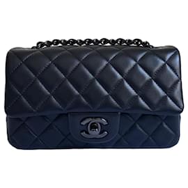 Borsa Chanel Classica Mini con Patta in Pelle Nera