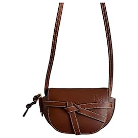 Loewe Gate Mini Tasche aus braunem Leder