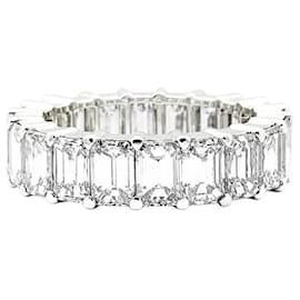 Full eternity band ring in white gold, emerald cut diamonds. - Autre Marque