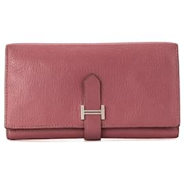 HERMÈS - Bearn Geldbörse Hermès aus rosa genarbtem Leder