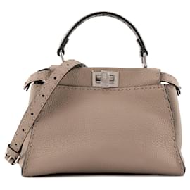 FENDI - Peekaboo Mini Fendi Umhängetasche aus taupefarbenem genarbtem Leder mit Python-Griff