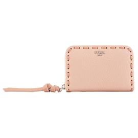 FENDI - Porte-monnaie Peekaboo Fendi en cuir grainé rose