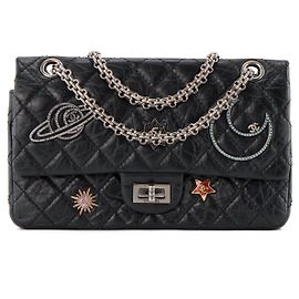 CHANEL - Borsa a Spalla 2.55 Space Charms in Pelle Nera Pieghettata