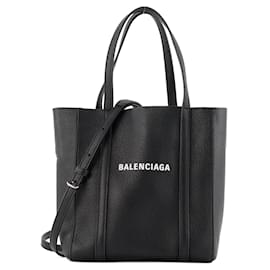 BALENCIAGA - Umhängetasche Everyday Tote Balenciaga aus schwarzem genarbtem Leder