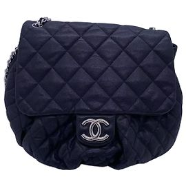 Chanel borsa a catena CF Cloud nera in pelle argento