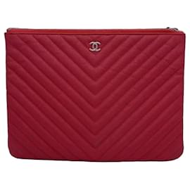 Clutch Chanel Rossa in Pelle con Motivo a V