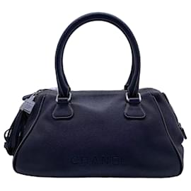 Borsa Chanel in pelle nera stile dumpling bowling