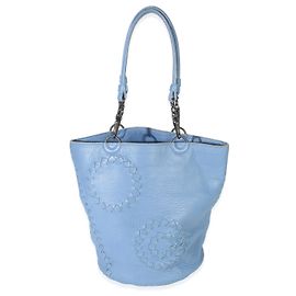 Borsa a secchiello piccola in cervo con rifiniture Intrecciato blu di Bottega Veneta