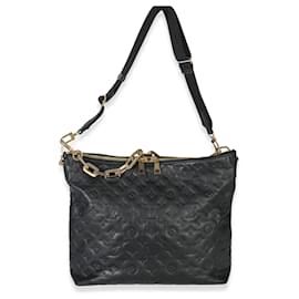 Borsa Hobo Coussin MM in pelle di agnello nera con monogramma in rilievo Louis Vuitton