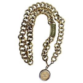 Cinturón de cadena con medallón vintage de Chanel
