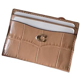 Porta tarjetas de cuero texturizado Coach