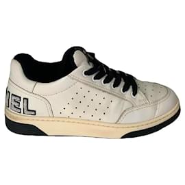Sneaker Chanel in pelle bianca