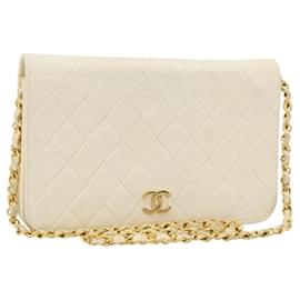 CHANEL Bolsa de Ombro Matelassé em Couro de Cordeiro Branco Ouro CC Auth BA12264