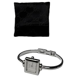 Vintage Gucci 1900L Bangle Uhr aus Edelstahl Silber
