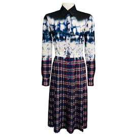 Altuzarra Hemdblusenkleid mit Batikdruck in Blau / Schwarz / Weiß / Rot Maria