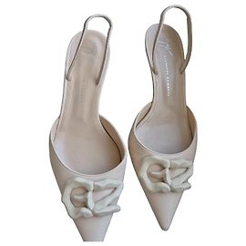 Giuseppe Zanotti Slingback Pumps in Creme