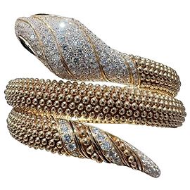 Bulgari Bvlgari Pulsera de Triple Anillo en Oro Rosa y Diamantes Cabeza de Serpiente Talla S