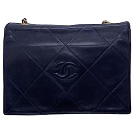 Chanel Borsa a spalla Matelassé in pelle di agnello nera con finiture dorate